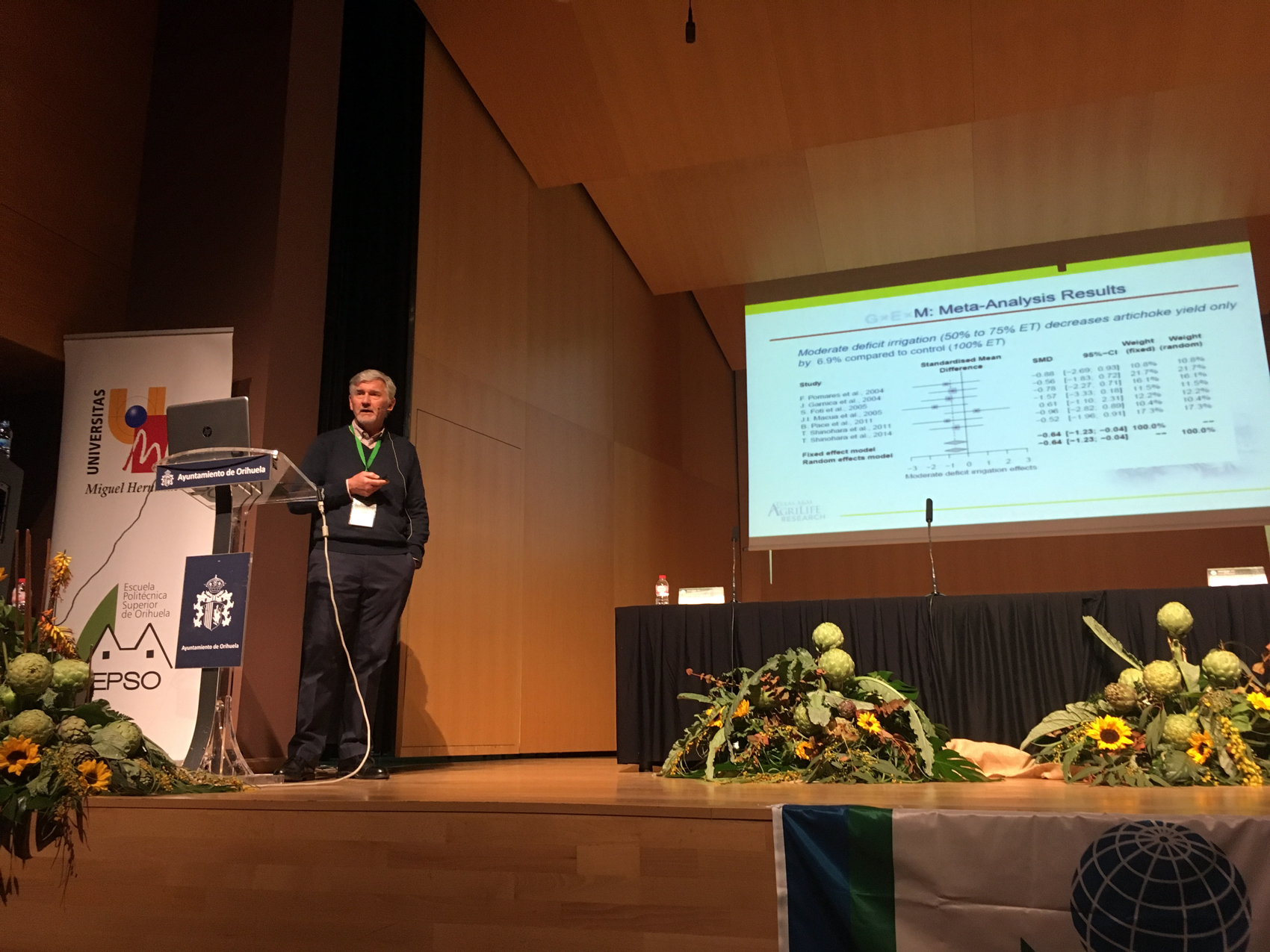 El Dr. Daniel Leskovar analiz las diferentes estrategias aplicables para cultivar la alcachofa en situaciones climticas cambiantes...