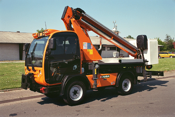 M300H of Ausa platform with cart for two people