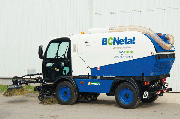 Sweeper of aspiration of 3 cubic meters capacity