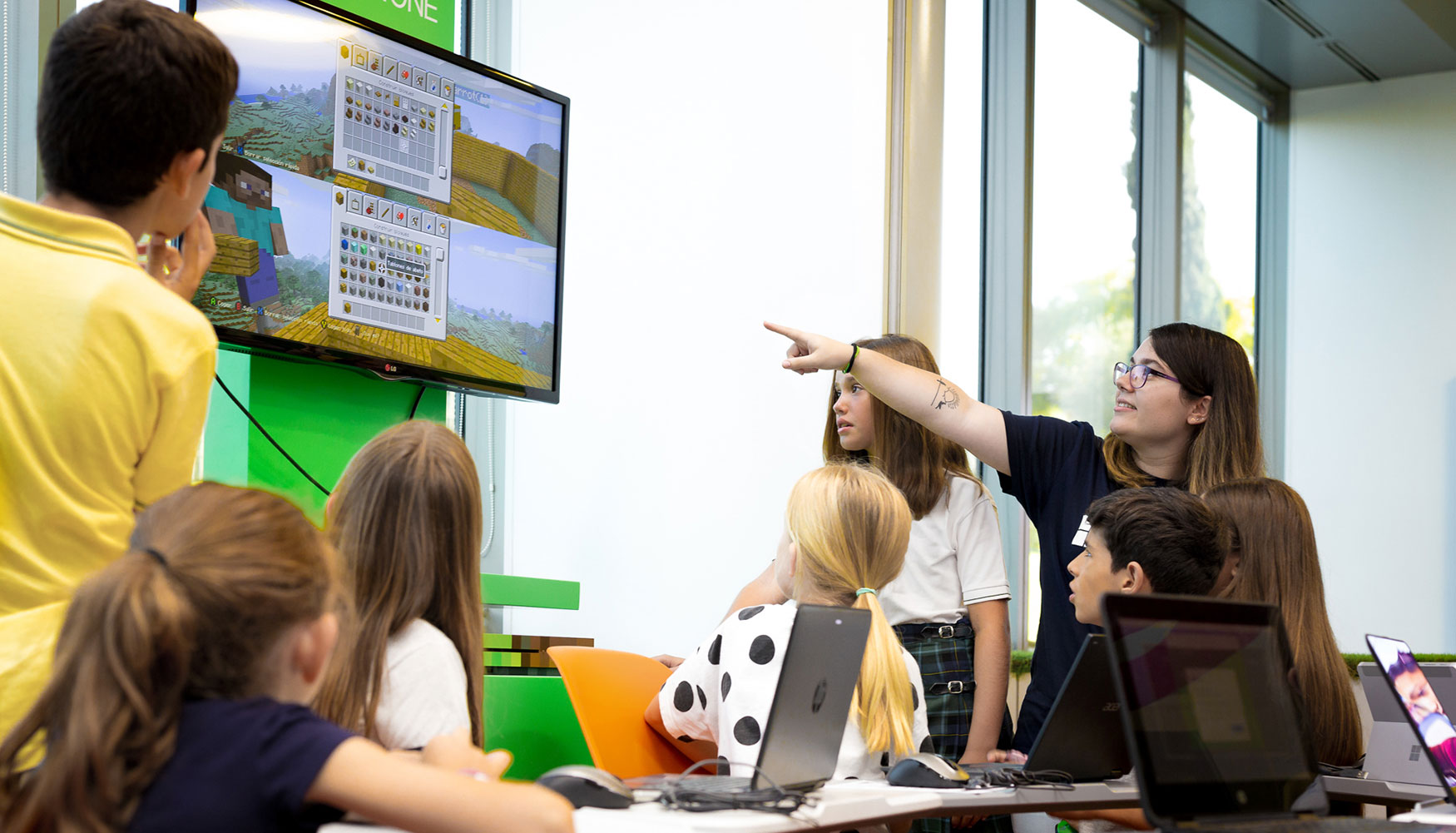 Utilizar un juego como Minecraft facilita a los profesores la labor de motivar a los estudiantes y engancharlos al proceso de aprendizaje...