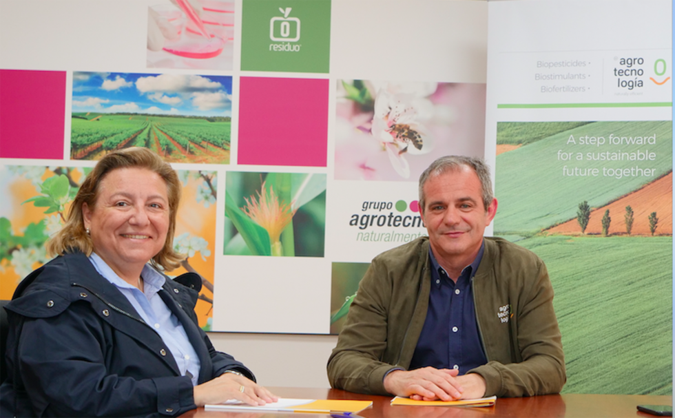 Firma del acuerdo entre Grupo Agrotecnologa y la UMH de Elche