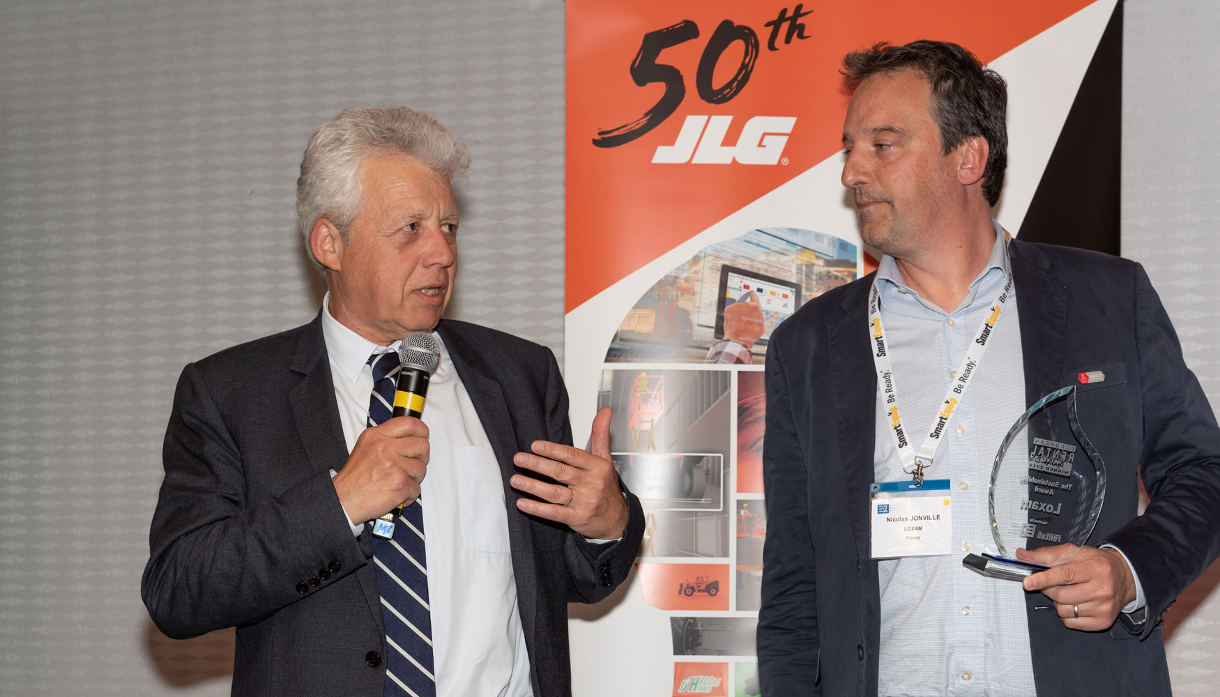 Grard Deprez y Nicolas Jonville, de Loxam, recogen el Premio a la Sostenibilidad