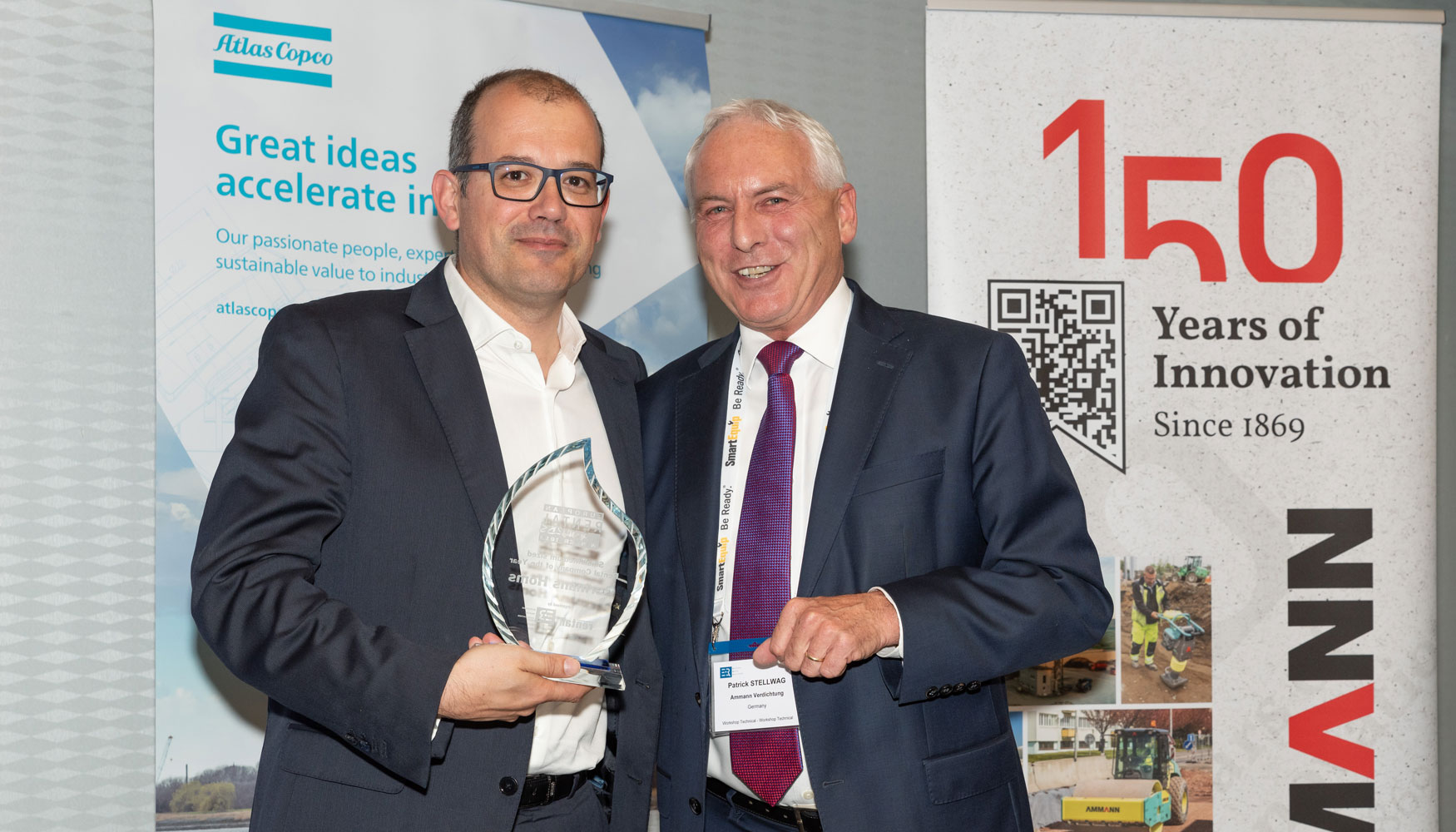 Vicen Homs, director de Germans Homs, recibe de manos de Patrick Stellwag, de Ammann Verdichtung, el Premio a la Mejor Pyme Alquiladora del Ao...