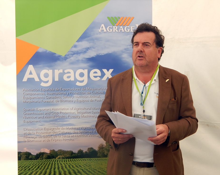 Jaime Hernani, director general de Agragex, ofreciendo los ltimos datos de la maquinaria agropecuaria espaola en Demoagro...