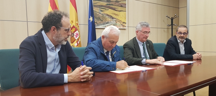 El acuerdo lo suscribieron el consejero de Desarrollo Rural y Sostenibilidad, Joaqun Olona, y el presidente de la Comunidad de Regantes de Sarrin...