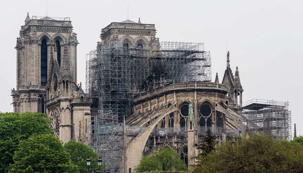 La catedral de Notre Dame un da despus del incendio