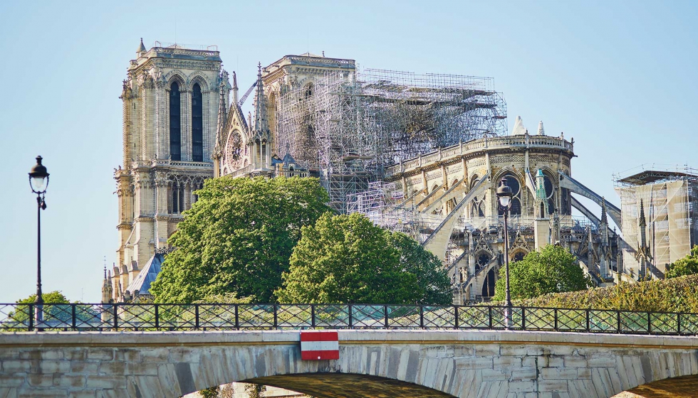 Vista de Notre Dame sin el techo y la aguja