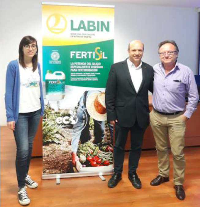 Cristina Blanch (izq.), responsable del departamento tcnico de Labin, Joan Mateu (centro), CEO de Labin, y el profesor de la UAL, Miguel Urrestarazu...