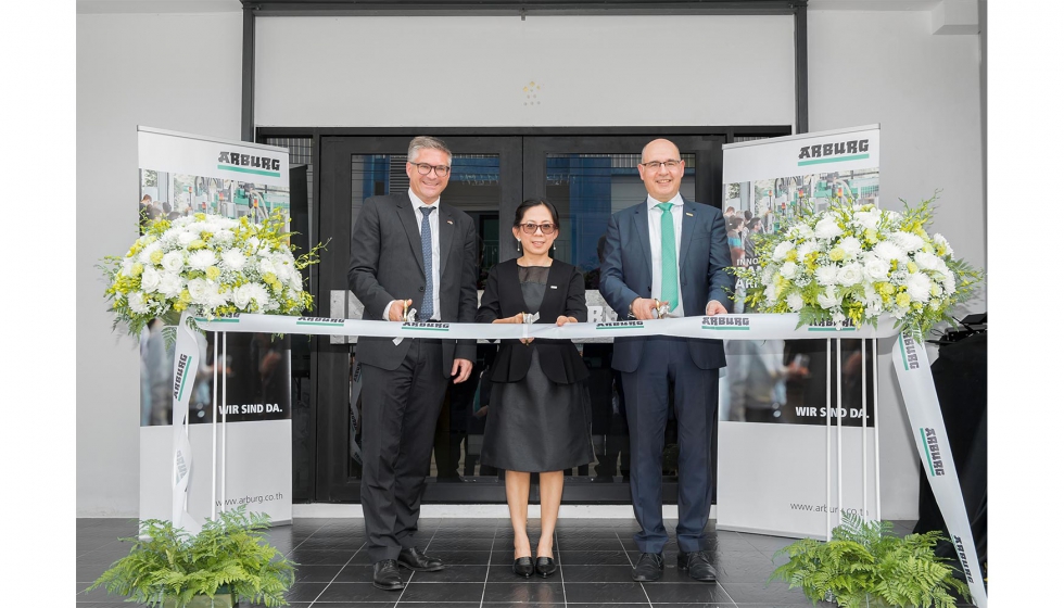 Inauguracin de la nueva sede de Arburg en Tailandia (desde la derecha)...
