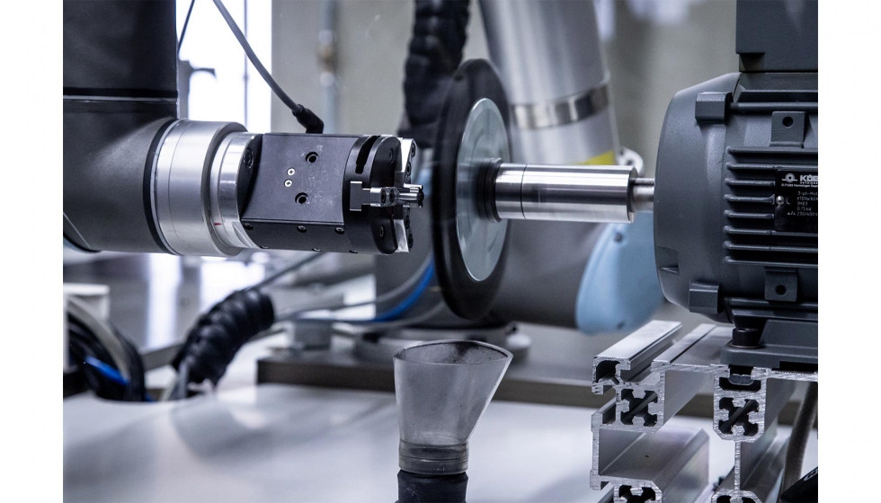 Una clula robotizada mejora el proceso de pulido para preparar los filos