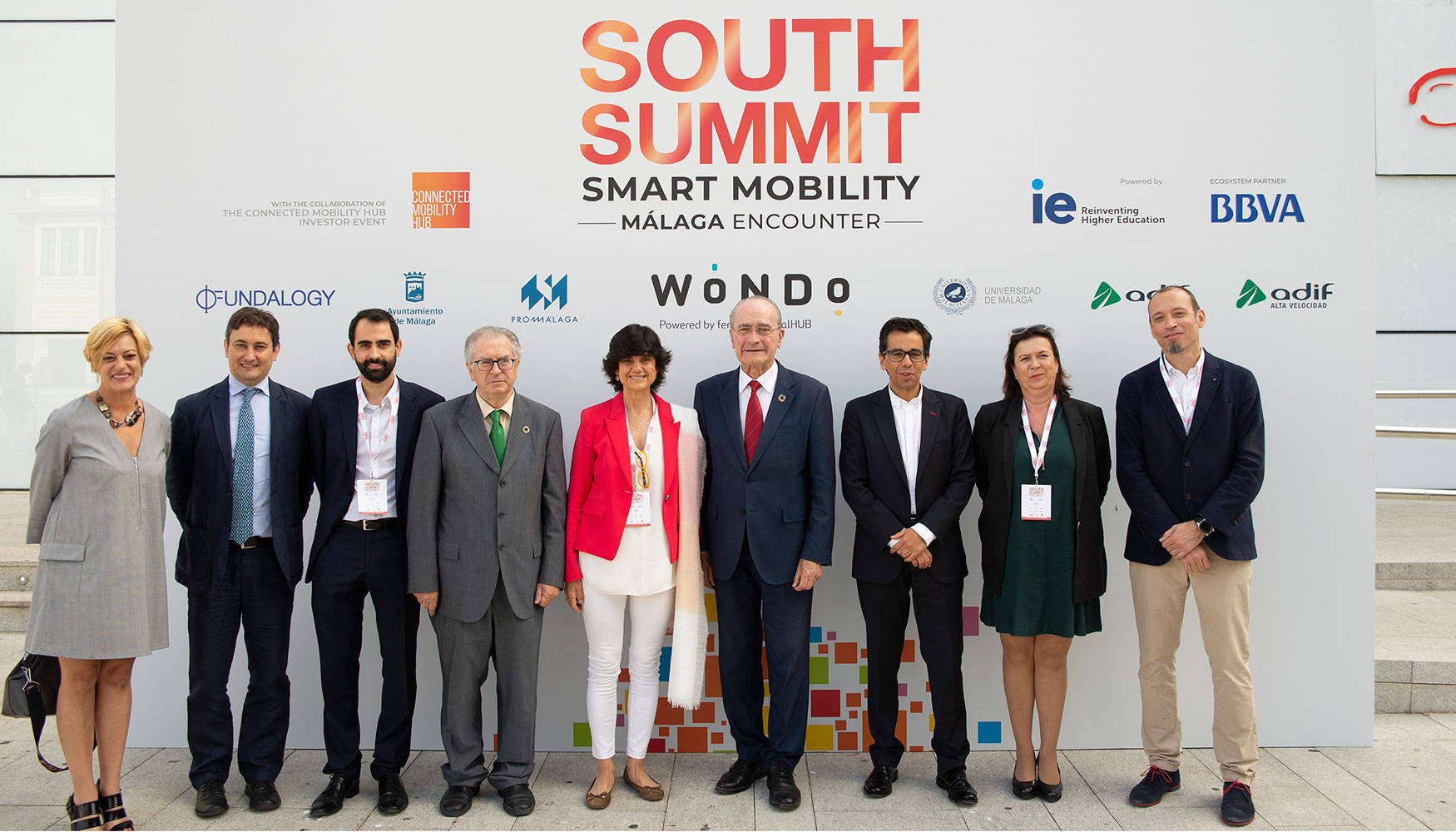 El alcalde de Mlaga, Francisco de la Torre, junto a Mara Benjumea, fundadora de South Summit, en el centro de la imagen...