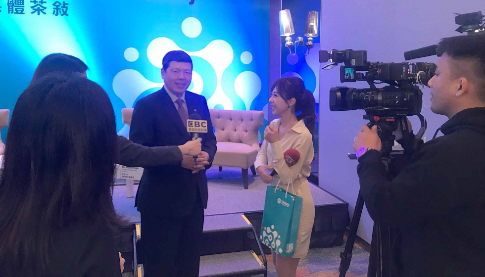 Walter Yeh, presidente y CEO de Taitra, ante los medios internacionales y taiwaneses