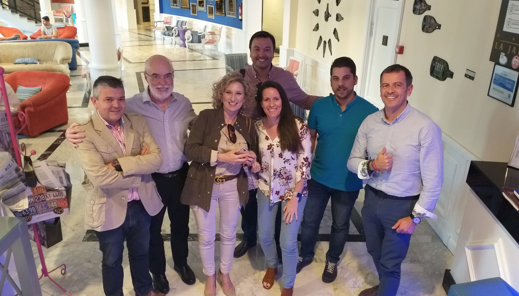 De izquierda a derecha...