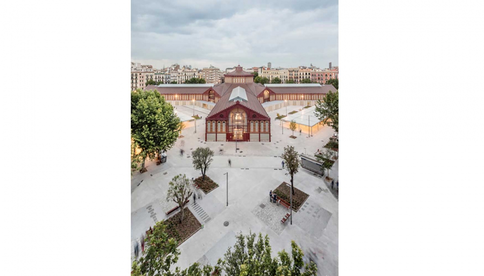 El edificio del Mercado de Sant Antoni es uno de los edificios pblicos ms emblemticos del Eixample barcelons