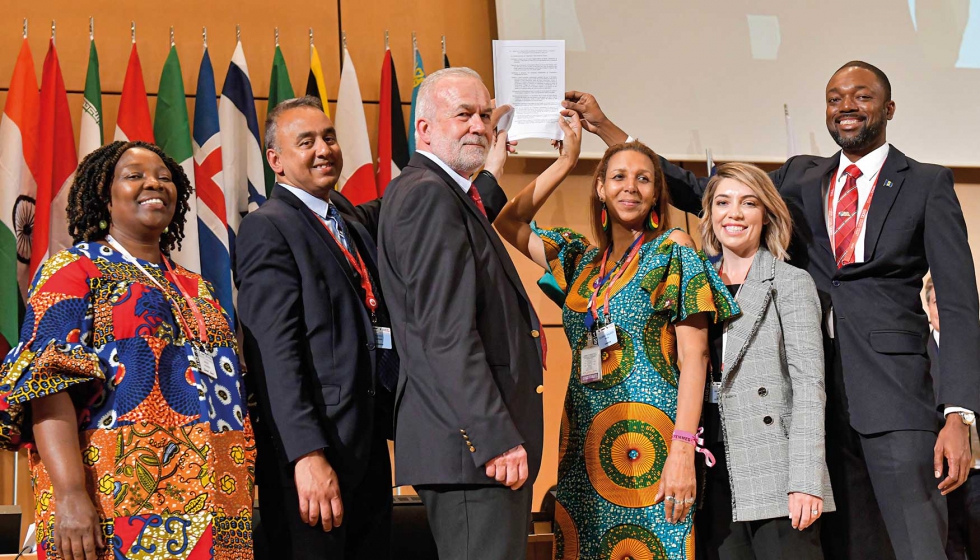 Jacqueline Mugo (Kenia), vicepresidenta Employer de la 108 Conferencia; Rakesh Patry, delegado del Gobierno...