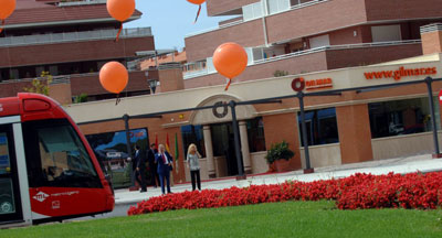 La inauguraci�n de la nueva oficina cont� con una nutrida representaci�n municipal