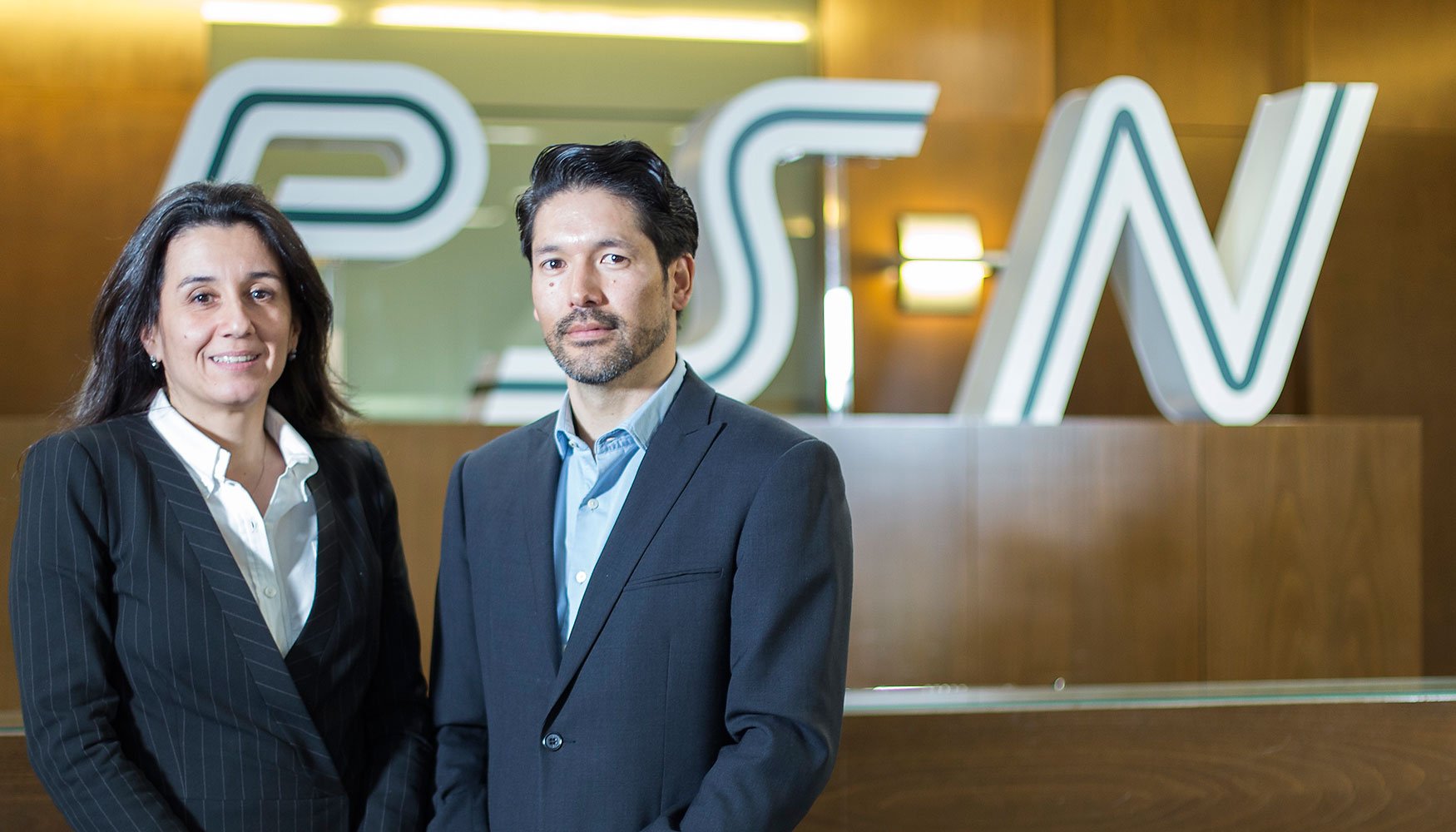 Cristina Garca, directora general de Grupo PSN, y Hideki Hashimura, CMO de redk