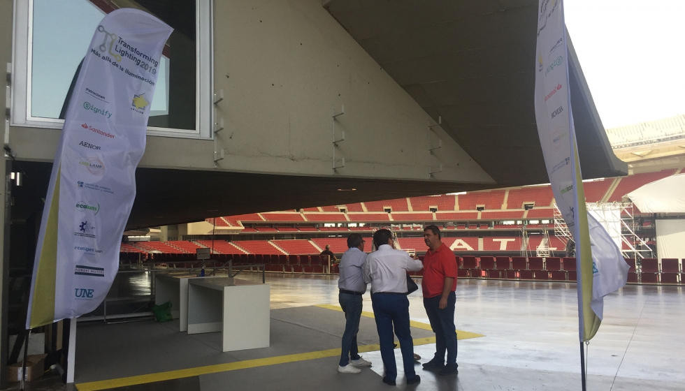 Entrada a Transforming Lighting, en el estadio Wanda Metropolitano