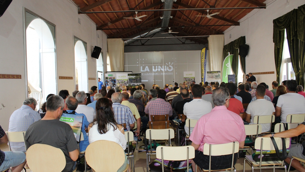 La jornada incluy una mesa redonda y una visita a una finca experimental