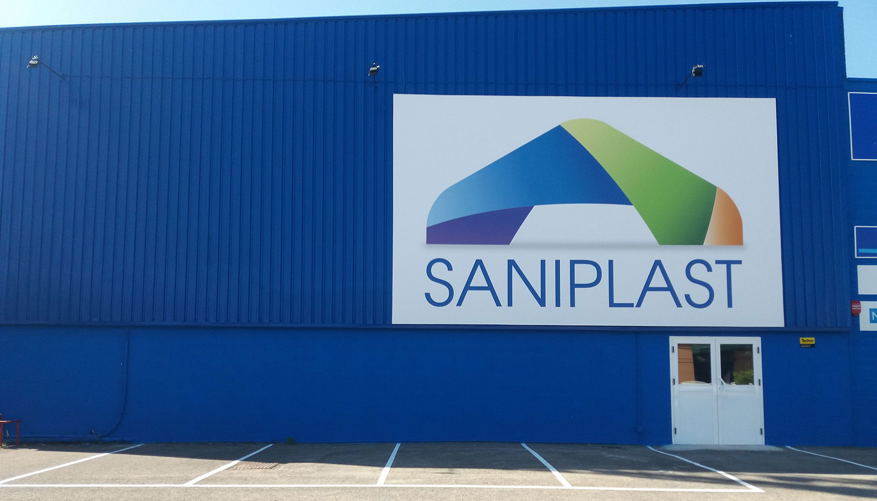 Nuevo almacn de Saniplast en Cceres