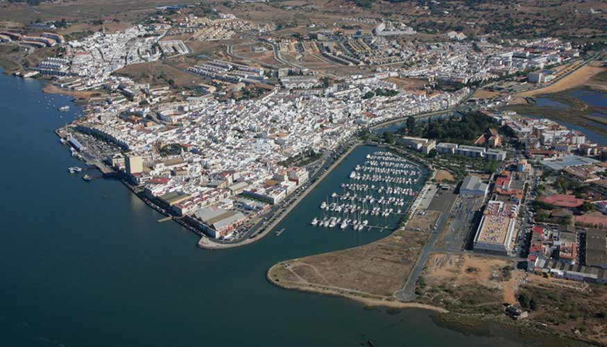 Vista area del puerto de Ayamonte, en Huelva