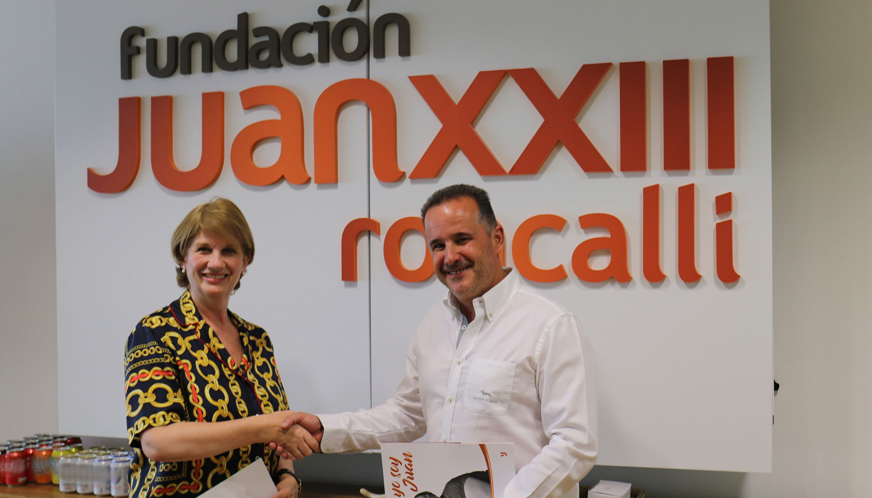 Momento de la firma del acuerdo entre el Grupo BeOne y la Fundacin Juan XIII Roncalli