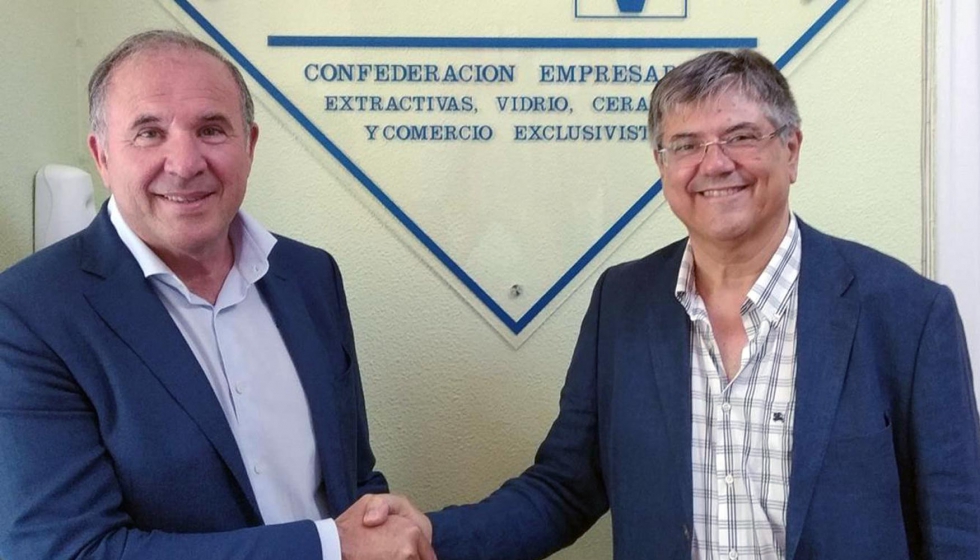 Carlos Ramos Escudero, a la izquierda, nuevo presidente de Confevicex, junto a Jess Lorenzo Carmona, a quien susitituye en el cargo...