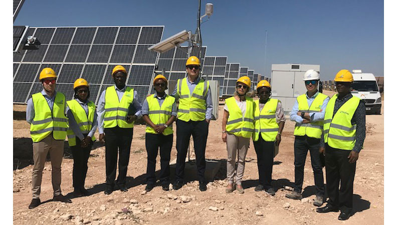 La delegacin keniata visit el parque fotovoltaico y la planta termosolar de cilindro parablico con storage, propiedad de ACS Cobra...