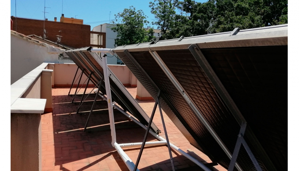 Instalacin solar trmica ubicada en la azotea del edificio