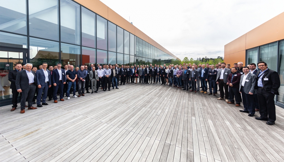 Alrededor de 100 asistentes en la conferencia sobre el automvil 2019 celebrada en la sede de Fronius en Sattledt. Foto: Fronius International GmbH...
