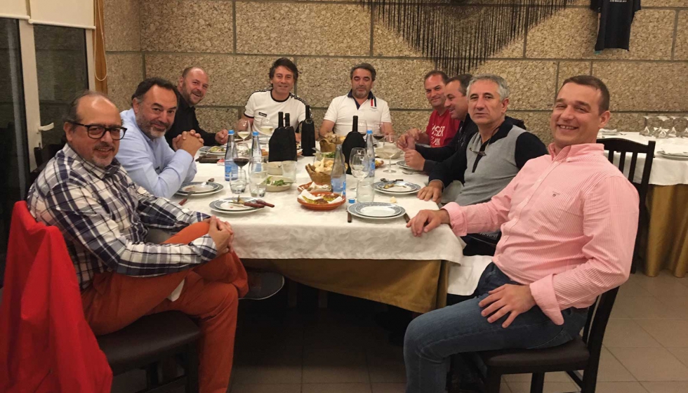 Alberto Ferreira y Fernando Pires, cenando con los miembros de la Ruta del Cerramiento