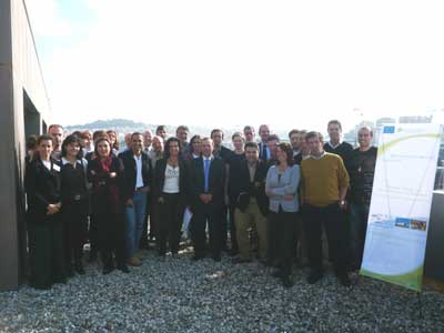 Participantes y autoridades presentes en el seminario celebrado en Vigo