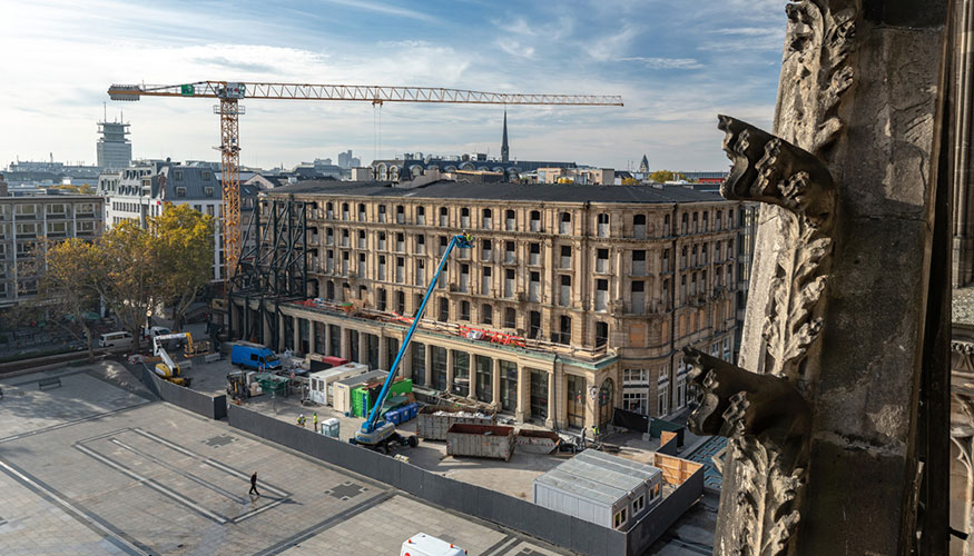 En Colonia, Alemania, se estn llevando a cabo complejos e impresionantes trabajos de demolicin en el marco de la remodelacin del Dom-Hotel...