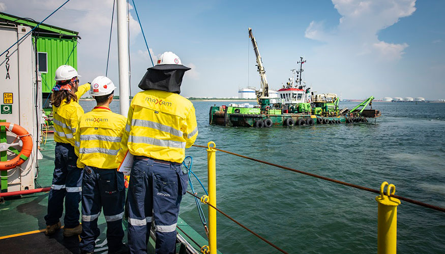 El proyecto implica la recuperaci�n de 294 hect�reas al mar para la construcci�n de un muelle con una capacidad de cerca de 20 millones de TEU a�o...