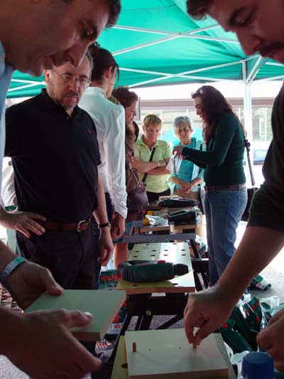 Workshop of DIY where attendees developed a DIY project with his own hands and with the help of Uneo