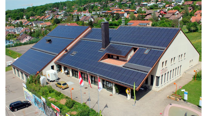 Cubierta solar integrada en instalacin hotelera en Alemania