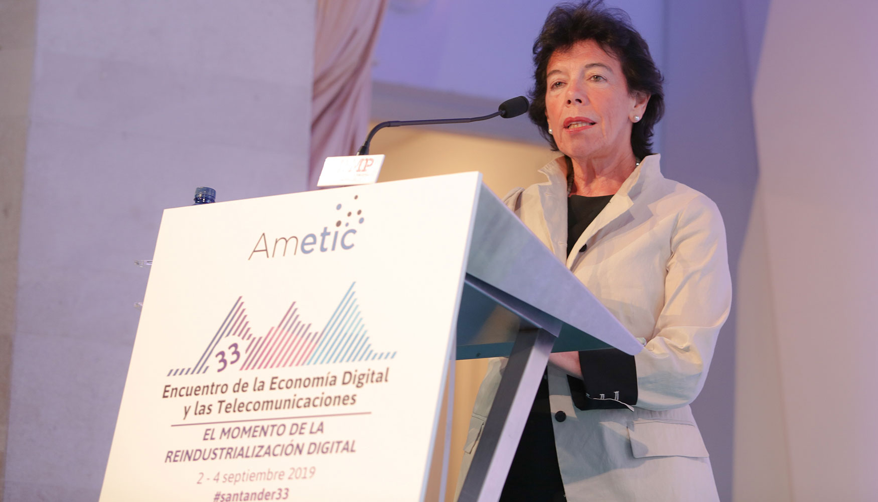 Isabel Cela inaugur la segunda jornada de la 33 edicin del Encuentro de la Economa Digital y las Telecomunicaciones de AMETIC...
