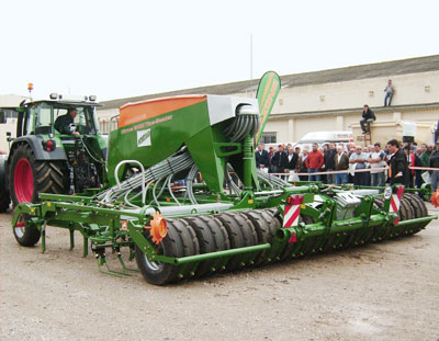 Demonstration with the seeder of Amazone Cirrus 6000 bars, held in Sariena (Huesca), on 23 September