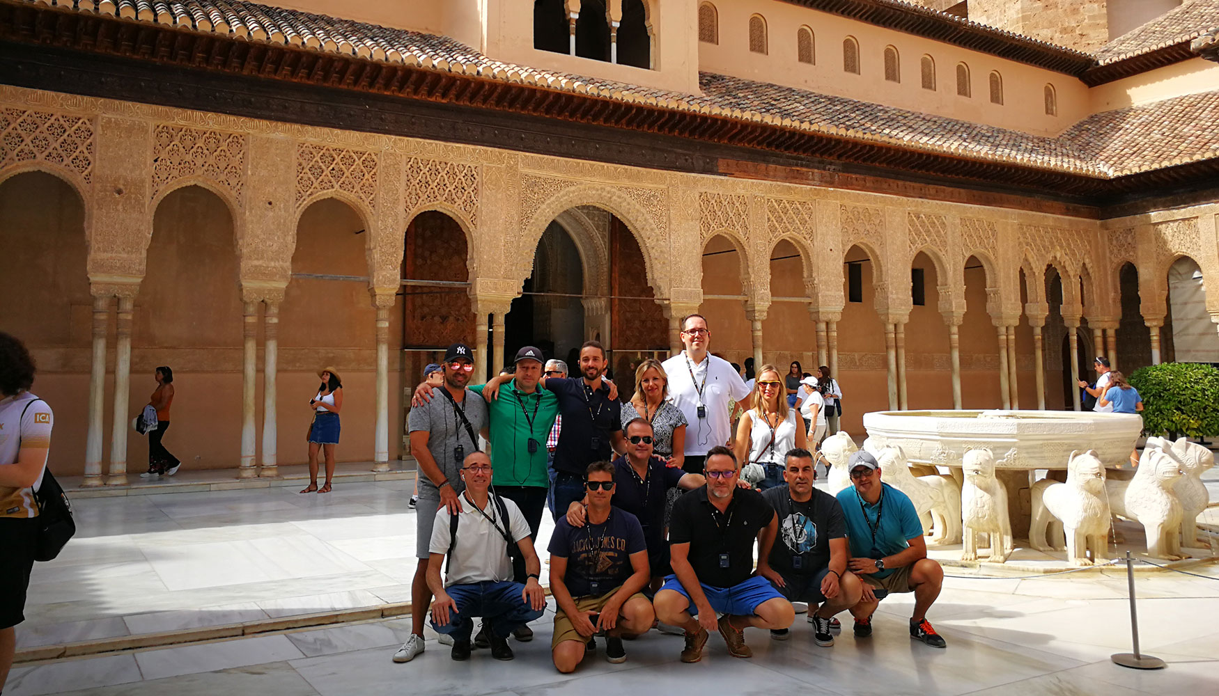 Foto de familia del equipo de Spit Paslode durante su meeting de verano celebrado en Granada