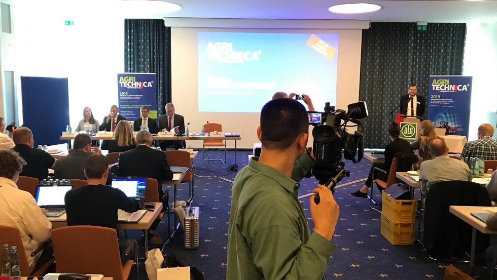 Conferencia de prensa internacional celebrada en Kassel (Alemania)