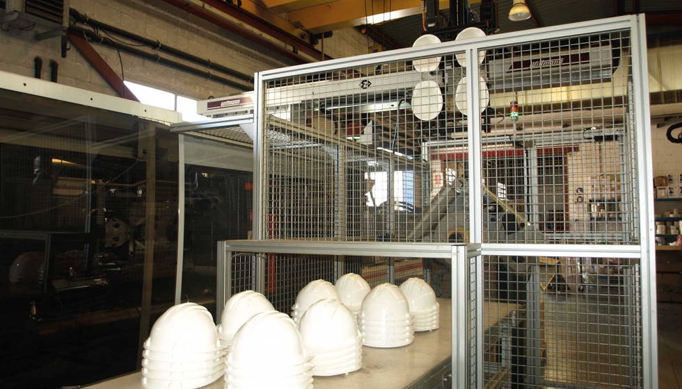 Zona de inyeccin de la planta de Climax, donde se fabrican los cascos