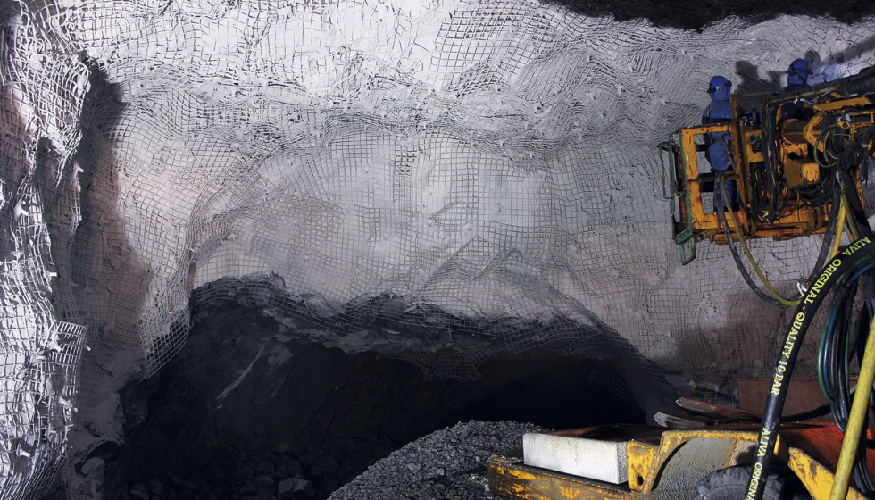 Los elementos principales de sostenimiento que habitualmente se emplean en la minera subterrnea de roca dura son el hormign proyectado...