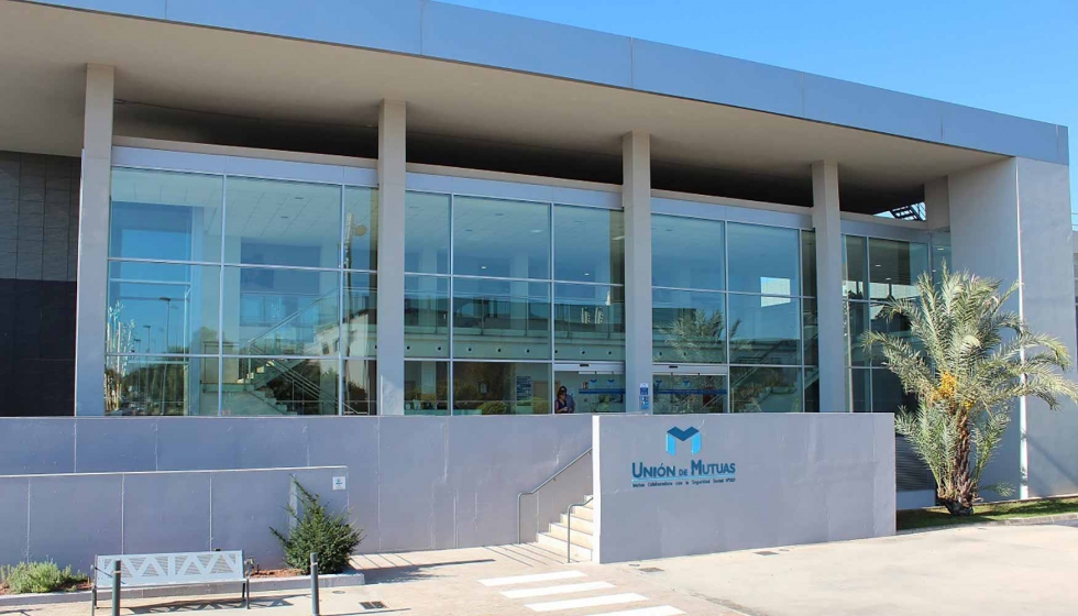 Fachada de la sede de Unin de Mutuas en Paterna (Valencia)