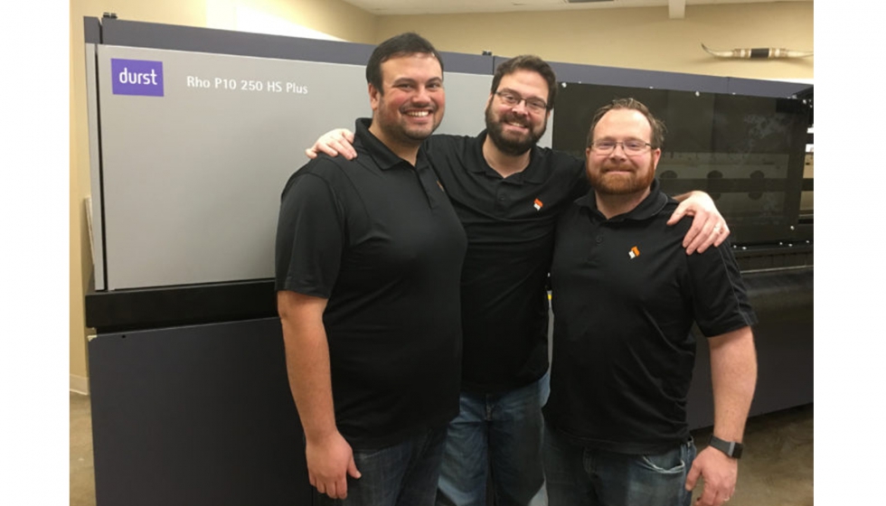 De izquierda a derecha, James Hamzhie, Gene Hamzhie y Mark Kistler, propietarios de FireSprint