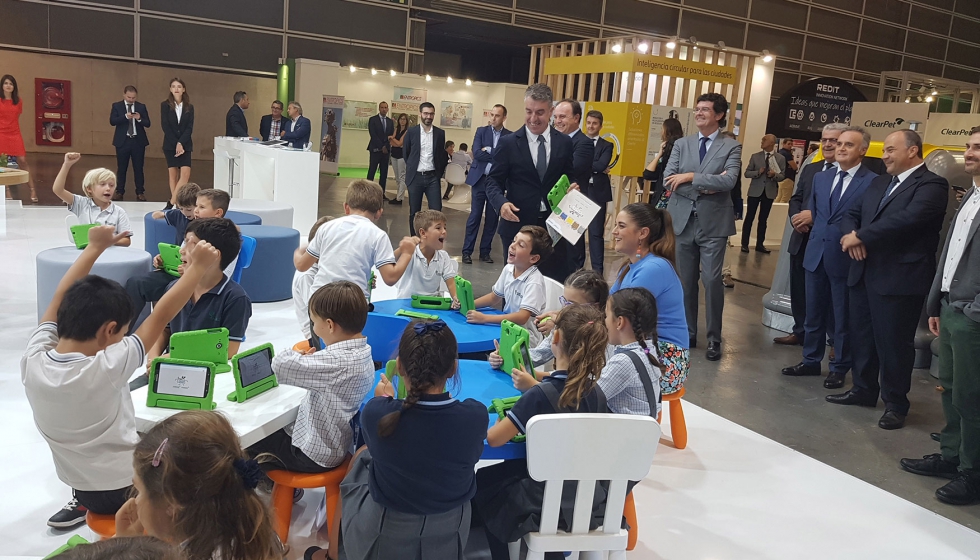 La consellera de Agricultura de la Generalitat Valenciana, Mireia Moll, durante su visita a la 'Reciclase'