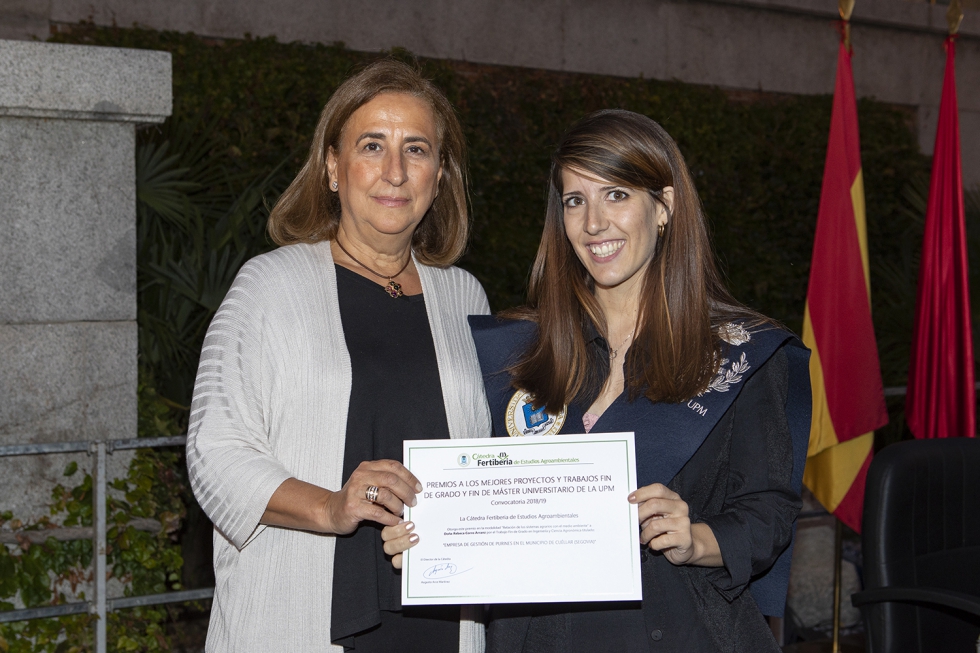 Premio en la modalidad 'Relacin de los sistemas agrarios con el medio ambiente' a Rebeca Corro Arranz, por el trabajo titulado...