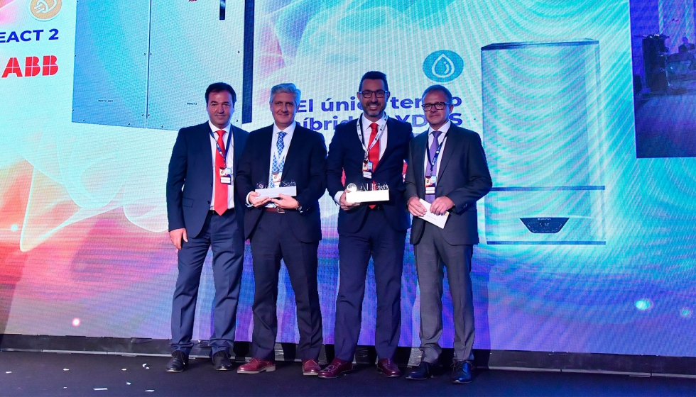 Rubn Santos, director comercial de Ariston, recogi el premio concedido al Lydos Hybrid como Mejor Producto del Ao en la categora de Fontanera...
