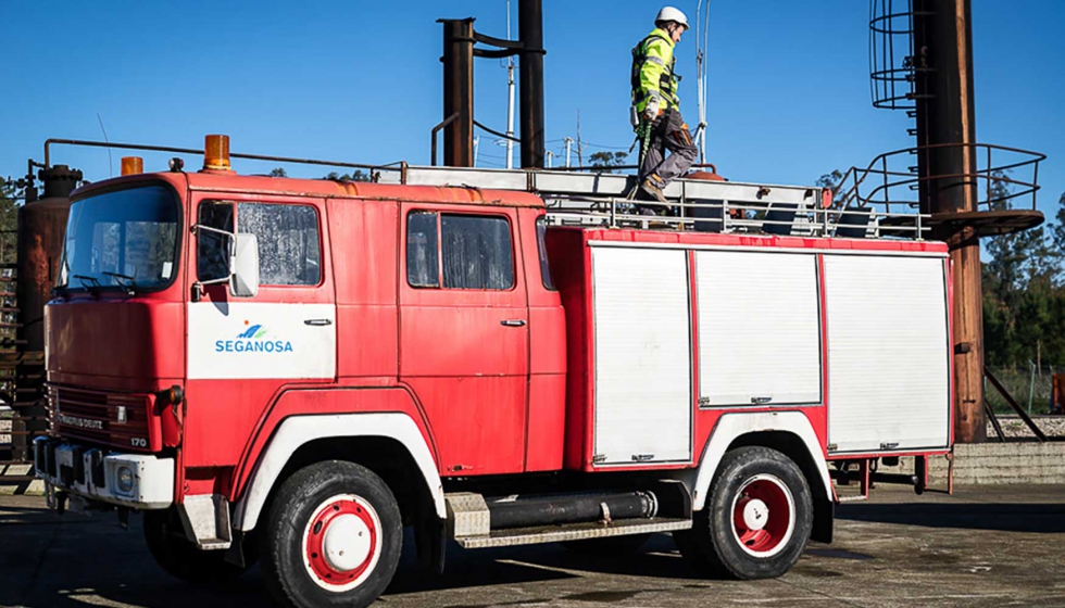 El aseguramiento de trabajadores sobre el techo de camiones es ms seguro con sistemas rgidos o Tipo D