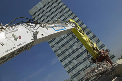 La excavadora de cadenas Case CX800 Demolition, con un brazo de 23 metros, ha sido la protagonista de este proyecto...