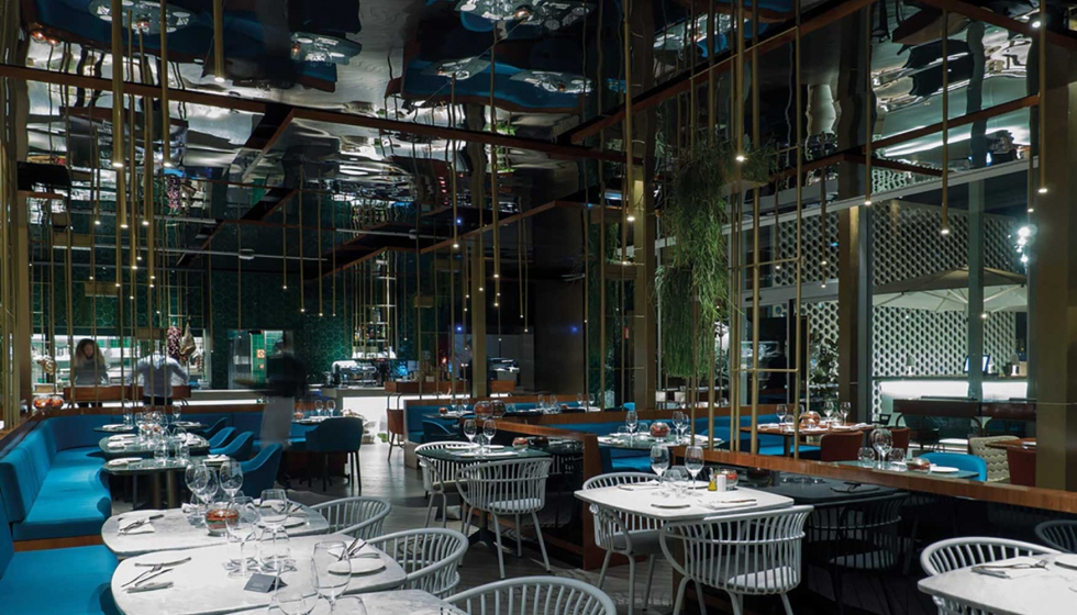 Iluminacin del restaurante One Ocean (Barcelona, 2015). Diseo de iluminacin: artec3. Arquitecto: EEC. Foto: Davide Groppi...